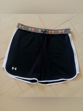 Women’s Black Loose Large Under Armour Mesh Shorts